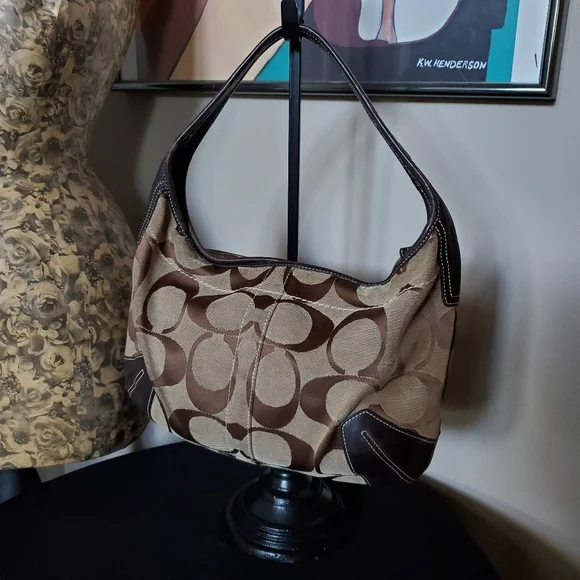 Coach Handbag Signature VGC - Picture 3 of 8